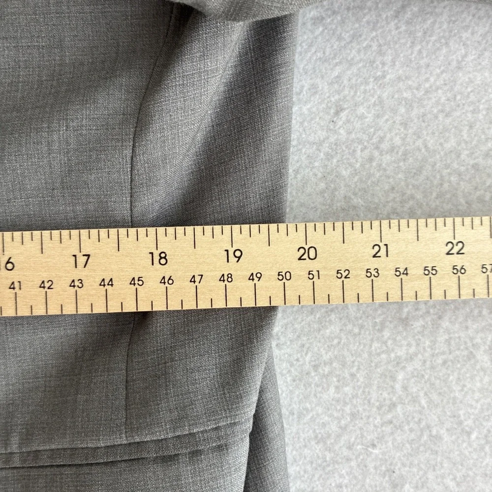 Jos. A Bank 1905 Men's Gray Plaid Wool Blazer Slim Fit 44S Sport Coat Jacket